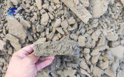 污泥深度脫水劑對板框壓濾機效果好嗎-粘濾布嗎？-青島仕駿